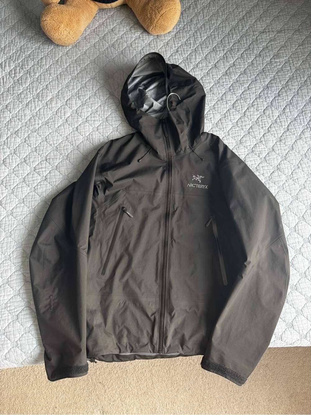 Arc’teryx Black Beta AR Stormhood Jacket Men’s Medium